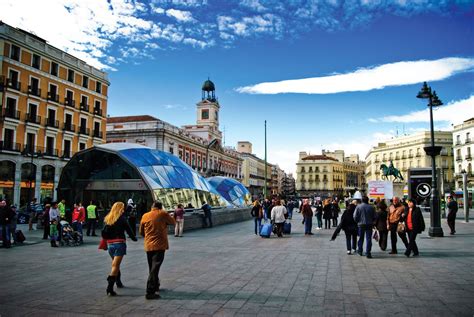  De Puerta del Sol: Een zonovergoten kruispunt met eeuwenoude geschiedenis!