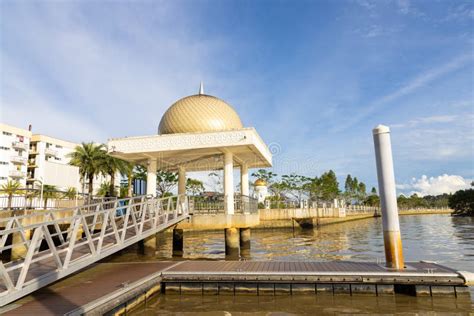  De Sungai Teru: Een Ontmoeting met Krachten van de Natuur en de Mystiek van Malaysiaanse Folklore!