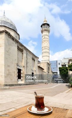 De Ulu Cami! Een Architectonisch Juweel en een Oase van Kalmte in Adana