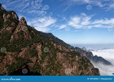 Het Jinggangshan Gebergte! Een historisch en natuurlijk hoogtepunt in Ji'an!