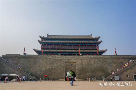 Jingmen Chengqiang: Een Historische Sterkte vol Mysterie en Pracht!