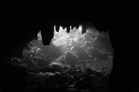 De wonderlijke wereld van de Yunfu Karst Grotten: een ondergronds avontuur!