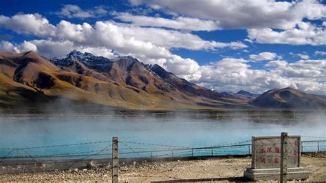 Yangbajing Warm Springs: Een Ontspannend Bad met Panoramisch uitzicht op de Himalaya!